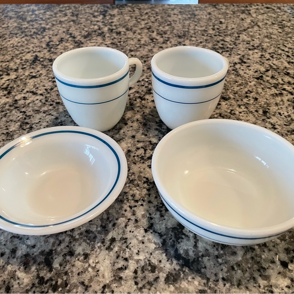 Pyrex Teal Blue and White 4 Piece Dinnerware Set